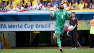 <p>Drogba não conseguiu evitar derrota da Costa do Marfim</p>