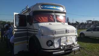 <p>Argentinos estacionaram o motor home de 49 anos no Parque Harmonia, onde acontece acampamento Farroupilha</p>