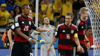 <p>Júlio César lamenta após levar o sétimo gol da Alemanha no Mineirão em partida que terminou com vitória alemã por 7 a 1 para os alemães. </p>