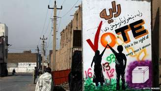 <p>Votos estão sendo recontados, o que poderá alterar significativamente o resultado da eleição afegã</p>