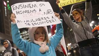 Manifestantes protestam contra a criação do vagão exclusivo para mulheres em trens e no Metrô, na avenida Paulista