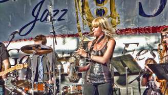 <p>Diversos cruzeiros oferecem shows de jazz ao longo da rota</p>