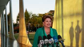 <p>"É [coisa de] quem nunca teve experiência administrativa e, portanto, não sabe que é fundamental, num País com a complexidade como o Brasil, dar conta de tudo", disse Dilma Rousseff sobre as declarações de Marina Silva</p>