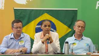 <p>A presidenciável Marina Silva, seu vice, Beto Albuquerque, e o coordenador de campanha, Walter Feldman, em entrevista coletiva no comitê do PSB em São Paulo</p>