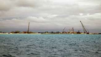 China começa a 'plantar' ilhas para reivindicar território no Mar Meridional