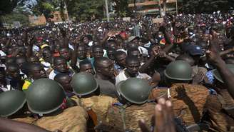 <p>Manifestações populares derrubaram o presidente Blaise Compaoré nesta semana</p>