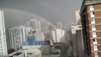 <p>Arco-íris duplo é visto na Vila Mariana após chuva desta sexta-feira</p>