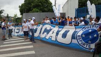 Torcedores do Cruzeiro atrasaram e não conseguiram fazer a festa que pretendiam