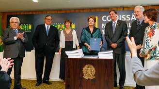 <p>Presidente Dilma Rousseff ao receber o relatório da Comissão Nacional da Verdade</p>