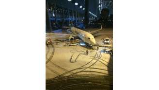 <p>Um pênis foi desenhado na pista do aeroporto de Dublin, na Irlanda</p>