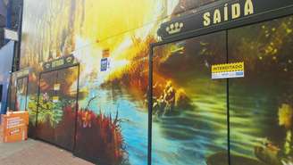 Prefeitura colocou avisos na porta do estabelecimento