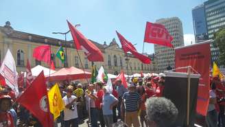 <p>Particiaparam da manifestação entidade como a CTB, CUT e a Cpers.</p>