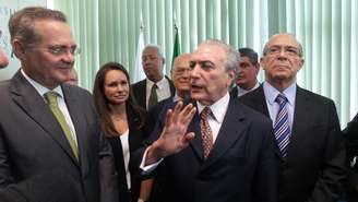 <p>O presidente do Senado, Renan Calheiros (esquerda), e o vice-presidente Michel Temer, ambos do PMDB; o partido apresentou hoje uma nova proposta de reforma política</p>