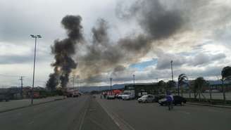 <p>Não há risco de explosão dos tanques, informou a prefeitura de Santos</p>