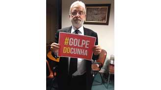 Deputados lutam contra a matéria que foi votada 24 horas depois de a primeira emenda ser derrotada na Casa