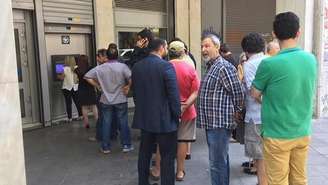 Bancos na Grécia voltam a abrir nesta segunda-feira