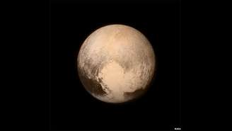 A imagem mais detalhada de Plutão foi produzida pela sonda New Horizons. As informações detalham de forma inédita o tamanho e as características do planeta anão. Plutão tem cerca de 80km de diâmetro a mais do que se acreditava, ou seja, equivalente a dois terços do tamanho da Lua