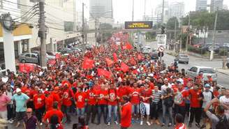 Integrantes do MTST protestam em São Paulo