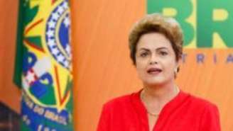 Oposição espera pela rejeição das contas de Dilma para embasar pedido de impeachment da presidente