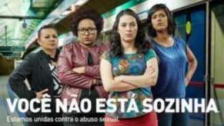 Nana Soares é a penúltima da esquerda para a direita e Ana Carolina Nunes é a que está do lado direito dela