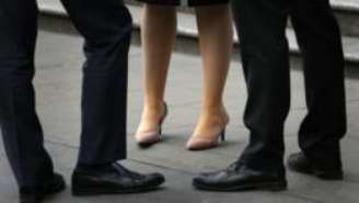 Segundo especialista, mulheres aceitam salários mais baixos e pedem menos aumentos