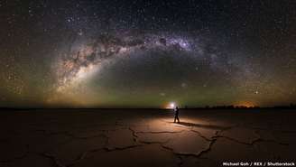 O fotógrafo australiano Michael Goh capturou uma série de imagens do céu noturno de seu país, usando a técnica de longa exposição. É o caso desta foto no Parque Nacional de Nambung, no oeste da Austrália.
