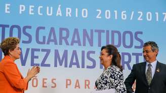Dilma Rousseff e Katia Abreu durante apresentação do Plano Agrícola e Pecuário 2016/2017 