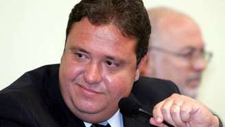 De acordo com as investigações da Lava Jato, Genu - ex-assessor do ex-deputado federal José Janene, falecido em 2010 - era um dos beneficiários e articuladores do esquema de desvio de recursos da Petrobras, recebendo um percentual fixo da propina destinada ao PP.