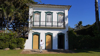 Dom João hoje vive em uma casa de sua família em Paraty