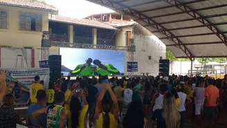 Telão foi instalado em ginásio da pequena Ubaitaba (BA), de 20 mil habitantes, para a população ver seu filho mais famoso brilhar na Rio 2016