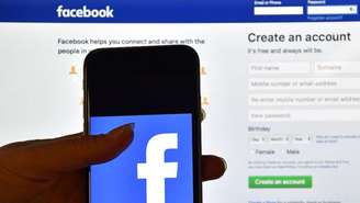 Quer criar uma conta? "É grátis e sempre será", diz o Facebook. No entanto, não é com dinheiro que pagamos à rede social 