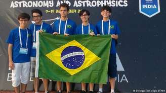 Os cinco alunos que representaram o Brasil na Olimpíada Internacional de Astronomia e Astrofísica de 2016