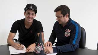 Rodriguinho renovou contrato com o Corinthians até o fim de 2019