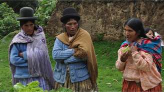 Camponesas na Bolívia; proposta encampada pelo governo quer ampliar aborto legal a mulheres carentes