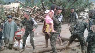 Ao menos 250 pessoas morrem em deslizamento na Colômbia