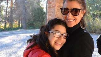 A empresária Carolina Felício com a filha Júlia, de 17 anos: três negativas de matrícula e luta por educação em instituição regular