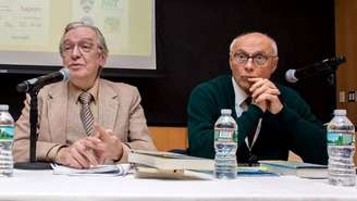 Olavo de Carvalho e Eduardo Suplicy durante evento em Harvard, nos EUA