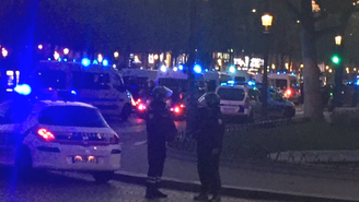 A Champs-Élysées, uma das principais avenidas de Paris, foi fechada após o tiroteio