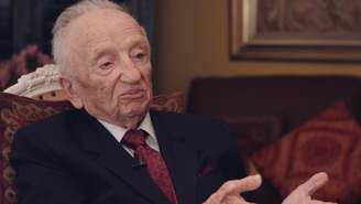 Ben Ferencz, de 97 anos, diz que 'ainda não aprendemos que não podemos matar uma ideologia com uma arma'.
