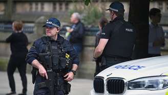 Polícia interroga 11 suspeitos de atentado em Manchester