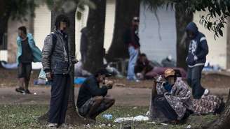 Pessoas se aglomeram na mais nova cracolândia de SP