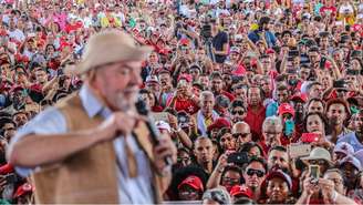 Lula fala ao público