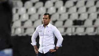 Jair Ventura está há pouco mais de um ano no comando técnico da equipe alvinegra (AFP)