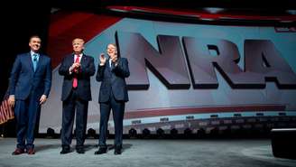 Trump em evento da Associação Nacional de Rifles, maior lobby pró-armas dos EUA. 