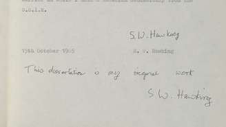 Página de tese com anotações feitas por Hawking