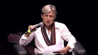 Judith Butler em palestra no Sesc em 2015