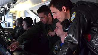 Membros da Marinha dos EUA fazem buscas por submarino argentino
 26/11/2017      Divulgação