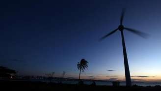 Turbina eólica usada para gerar eletricidade na cidade de Fortaleza, no Brasil
26/04/2017
REUTERS/Paulo Whitaker