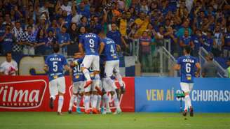 Cruzeirenses comemoram gol no Mineirão (Foto: Vinnicius Silva/Raw Image/Lancepress!)