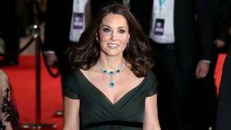 Kate Middleton usou verde. Membros da família real não costumam aderir a 'protestos' e 'mensagens políticas'